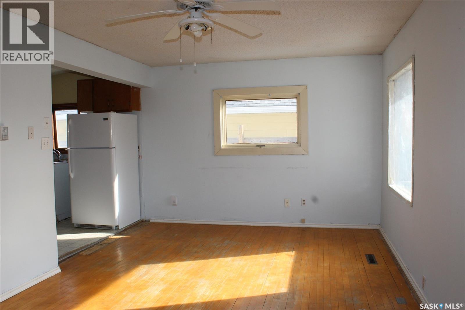 428 3rd Street W, Shaunavon, Saskatchewan  S0N 2M0 - Photo 3 - SK035898