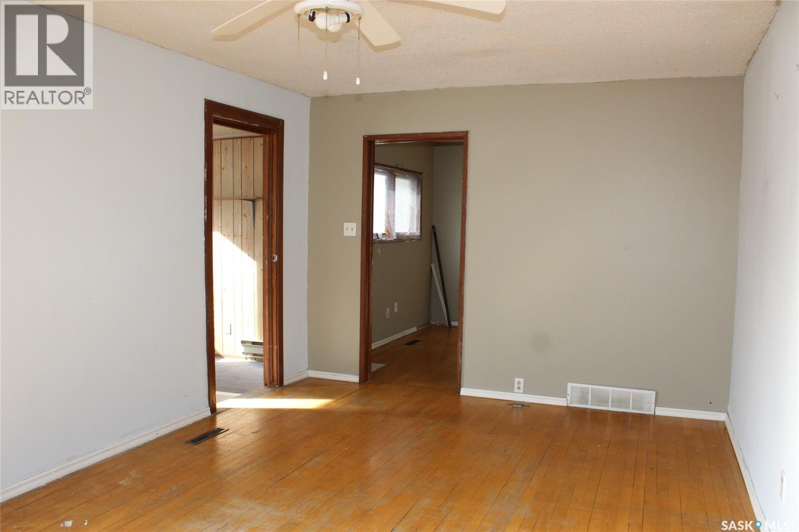 428 3rd Street W, Shaunavon, Saskatchewan  S0N 2M0 - Photo 4 - SK035898