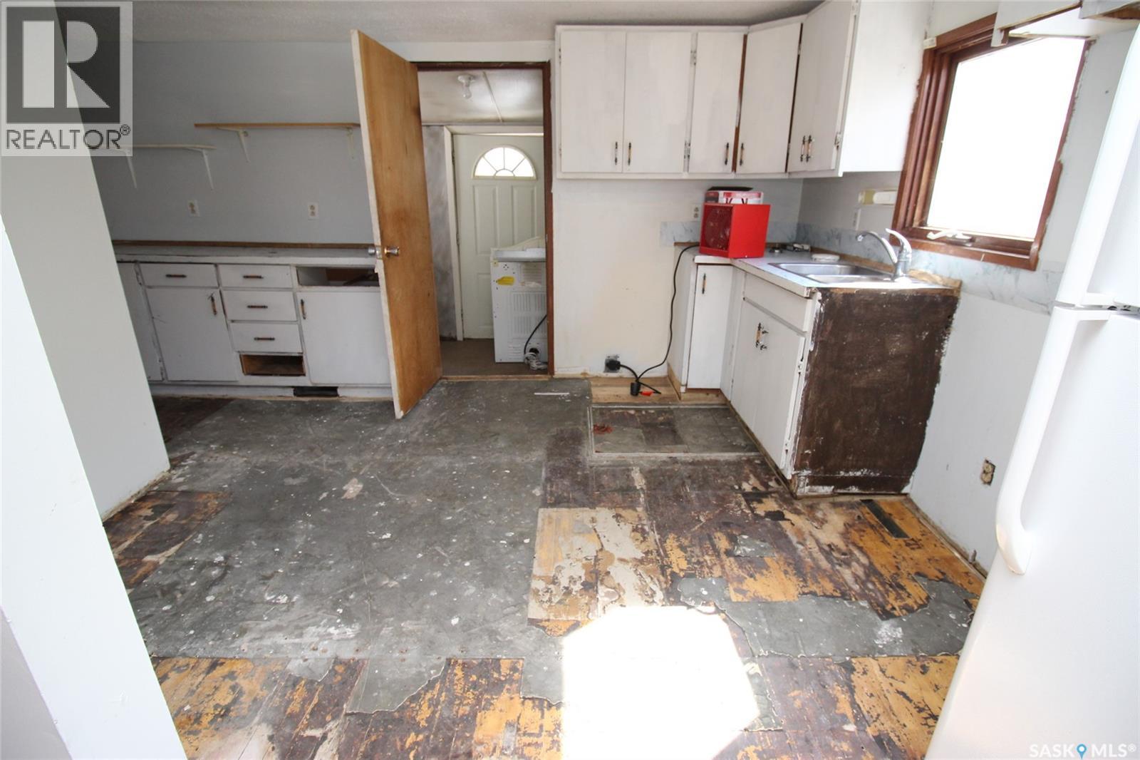 428 3rd Street W, Shaunavon, Saskatchewan  S0N 2M0 - Photo 5 - SK035898