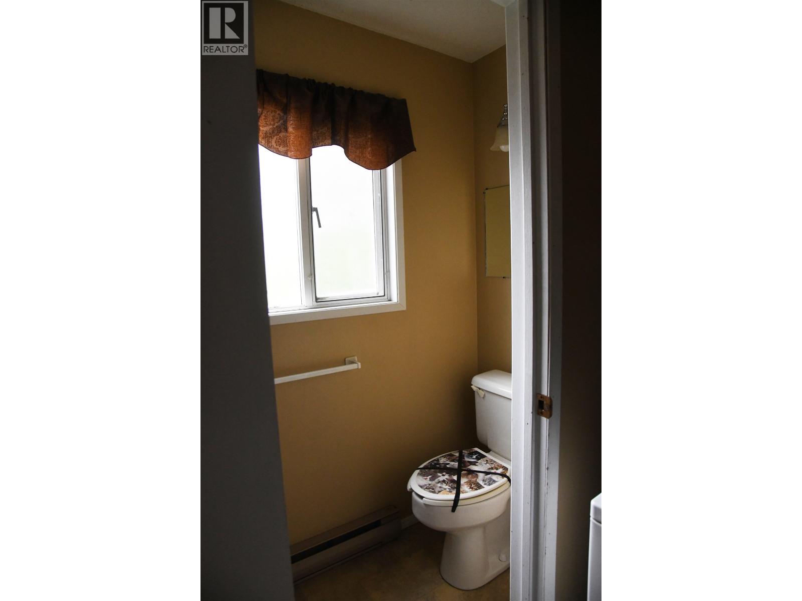 6462 Mercer Road, 100 Mile House, British Columbia  V0K 2E3 - Photo 10 - R3123785
