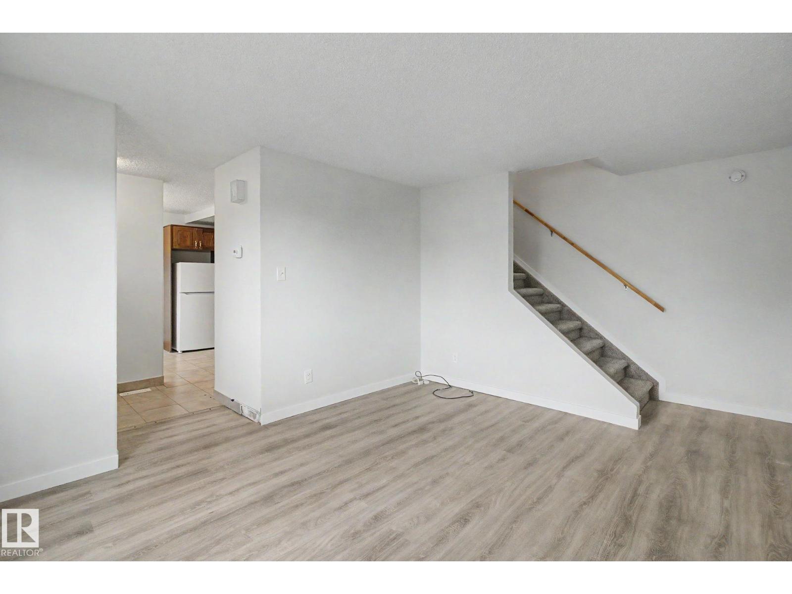 9b Clareview Vg Nw, Edmonton, Alberta  T5A 3P4 - Photo 10 - E4487844