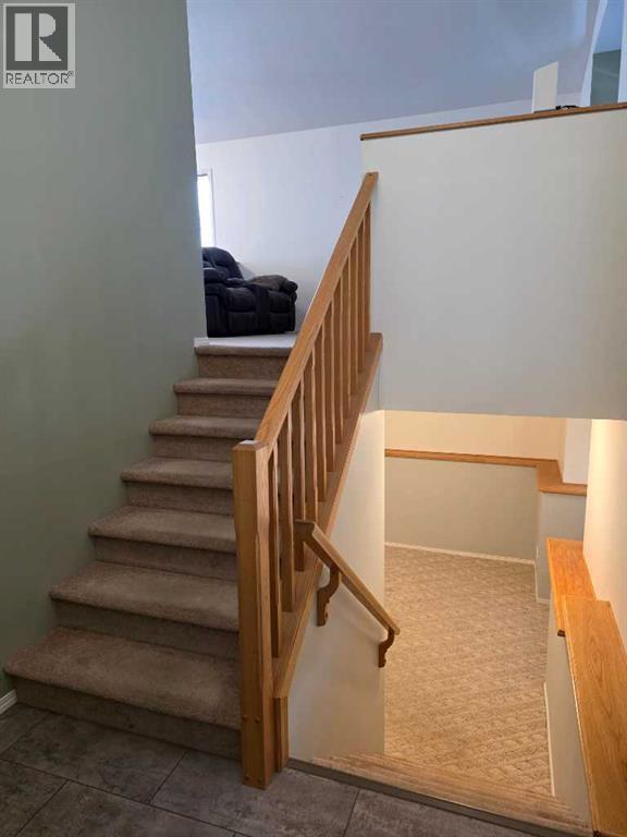 4 St James Boulevard N, Lethbridge, Alberta  T1H 6M5 - Photo 3 - A2304770