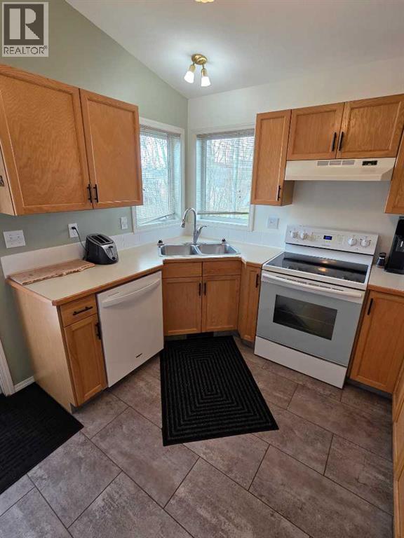 4 St James Boulevard N, Lethbridge, Alberta  T1H 6M5 - Photo 9 - A2304770
