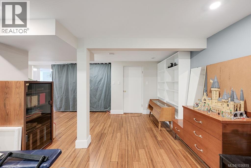 2106 Neil St, Oak Bay, British Columbia  V8R 3E4 - Photo 46 - 1036879