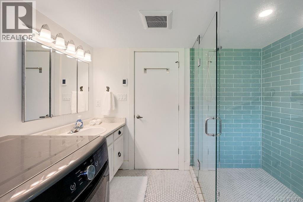 2106 Neil St, Oak Bay, British Columbia  V8R 3E4 - Photo 52 - 1036879