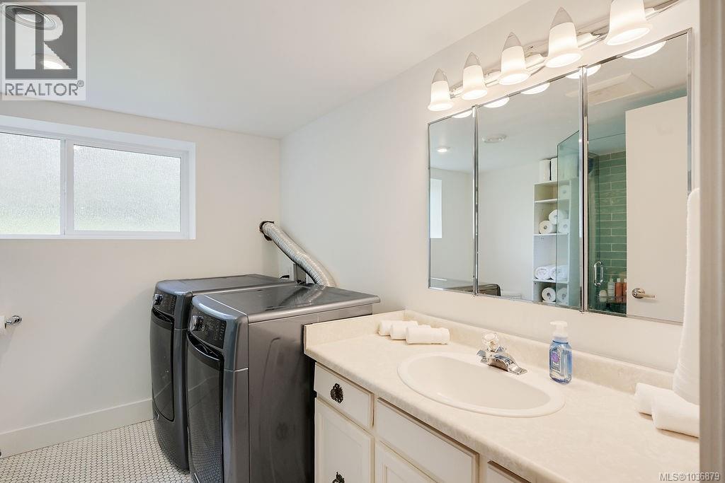 2106 Neil St, Oak Bay, British Columbia  V8R 3E4 - Photo 51 - 1036879