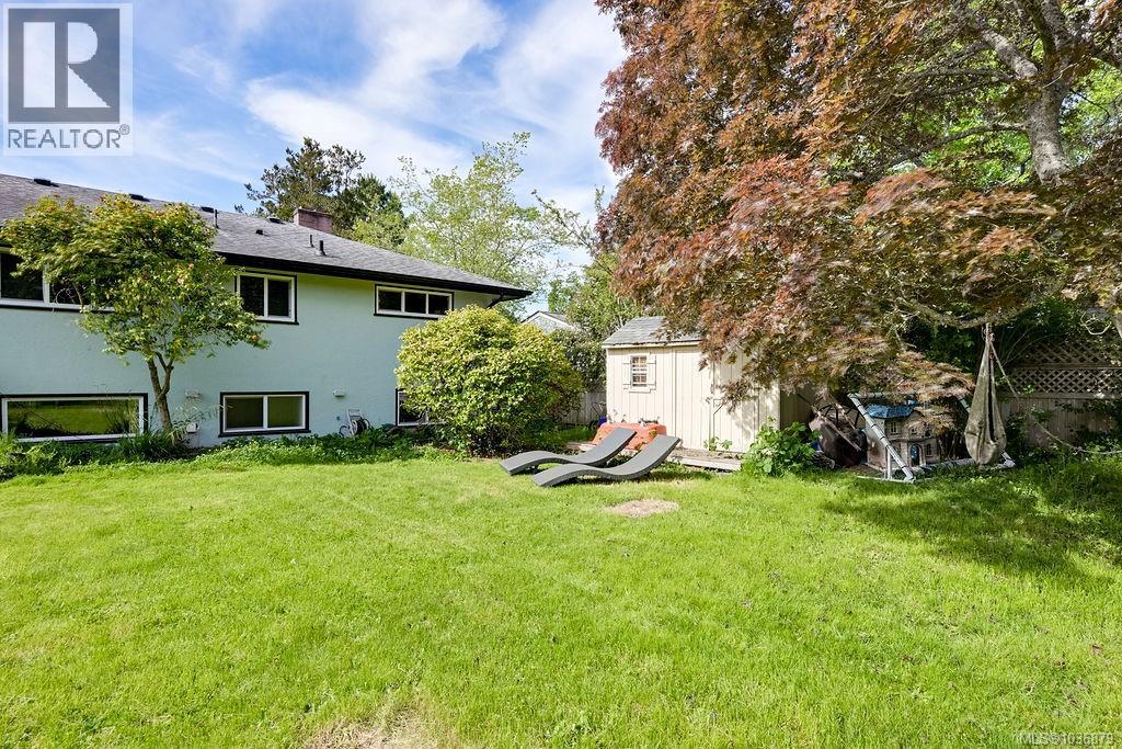 2106 Neil St, Oak Bay, British Columbia  V8R 3E4 - Photo 60 - 1036879