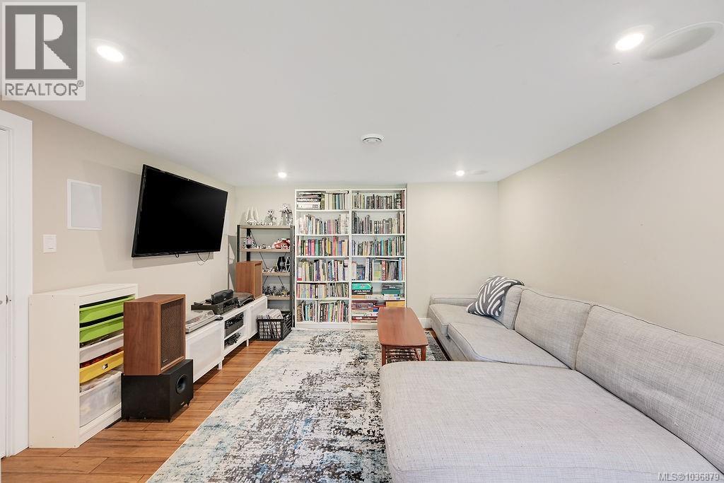 2106 Neil St, Oak Bay, British Columbia  V8R 3E4 - Photo 40 - 1036879
