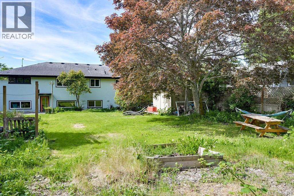 2106 Neil St, Oak Bay, British Columbia  V8R 3E4 - Photo 63 - 1036879