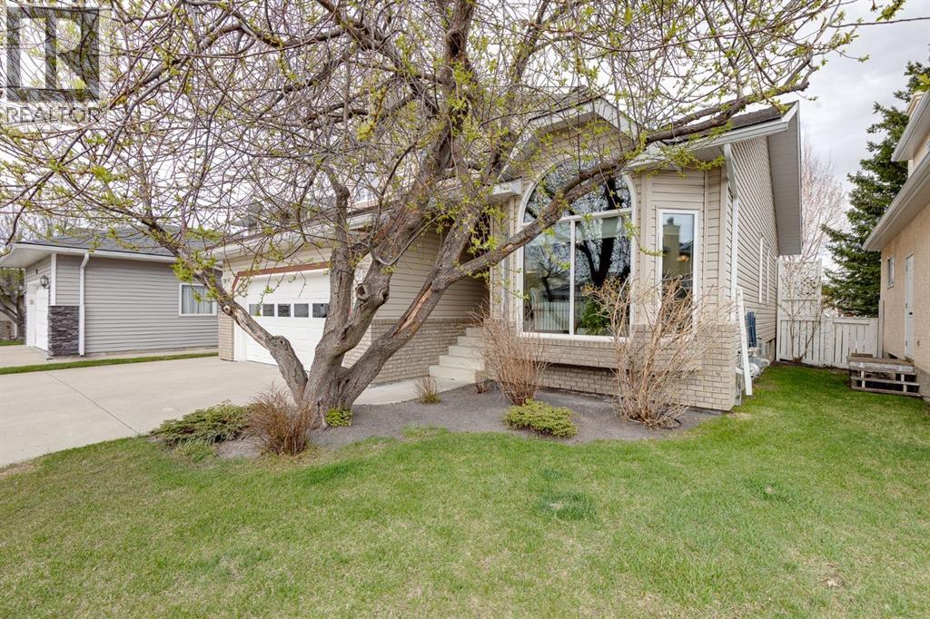26 Tiller Place SE, Airdrie, Alberta T4A 1S6 - Photo 2 - A2308247