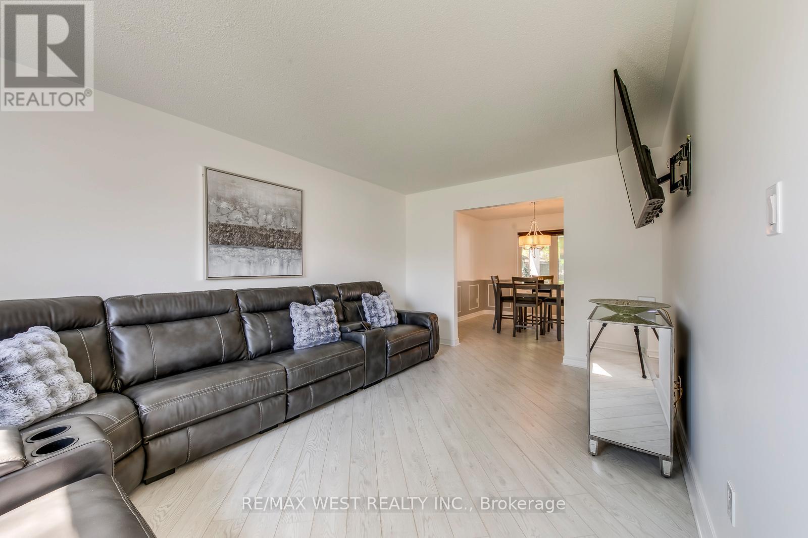 8077 Mount Carmel Boulevard, Niagara Falls, Ontario  L2H 2Y8 - Photo 3 - X13131106