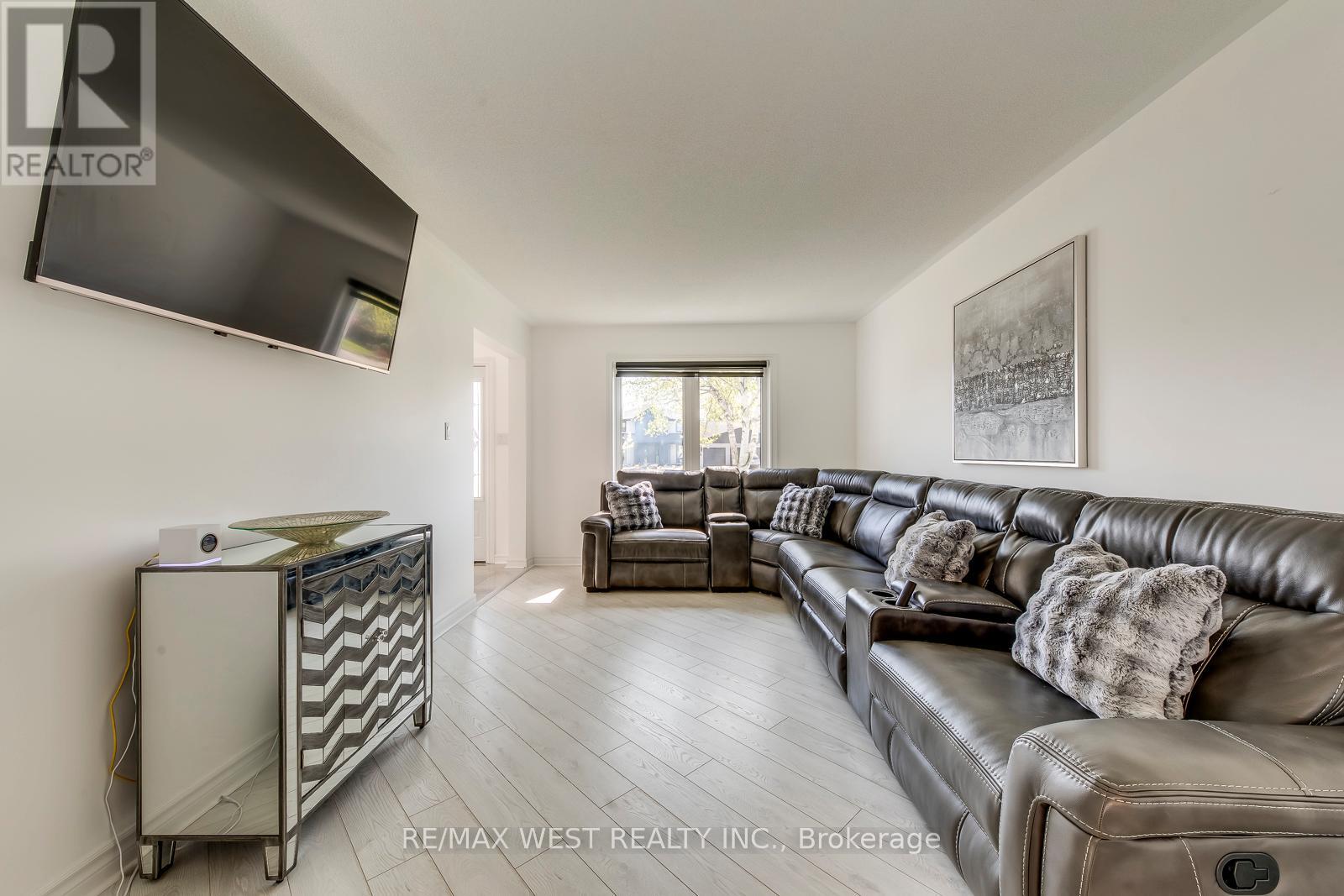 8077 Mount Carmel Boulevard, Niagara Falls, Ontario  L2H 2Y8 - Photo 4 - X13131106