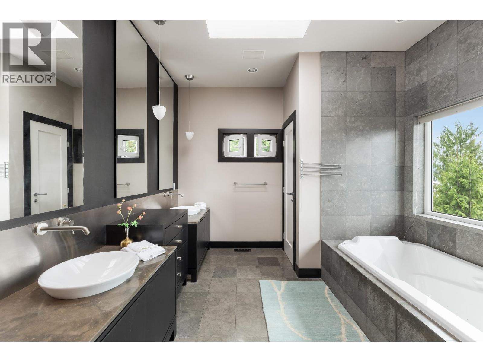 75 Tidewater Way, Lions Bay, British Columbia  V0N 2E0 - Photo 19 - R3123998