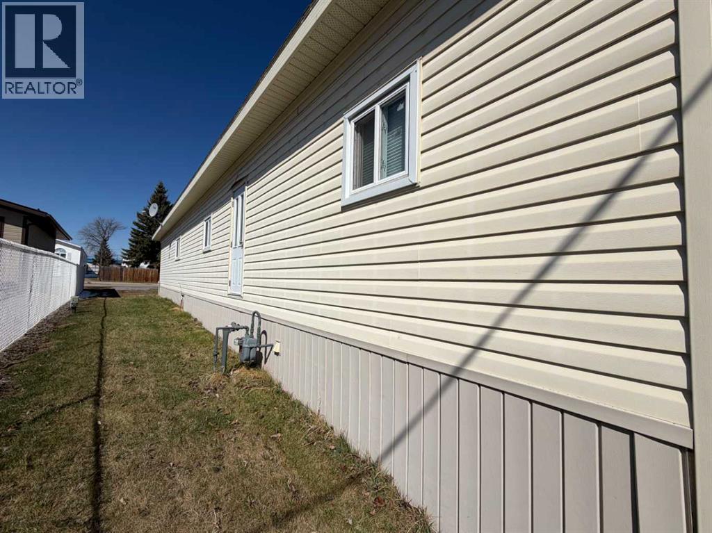 17, 5211 55 Avenue, Rocky Mountain House, Alberta  T4T 1M8 - Photo 5 - A2306135