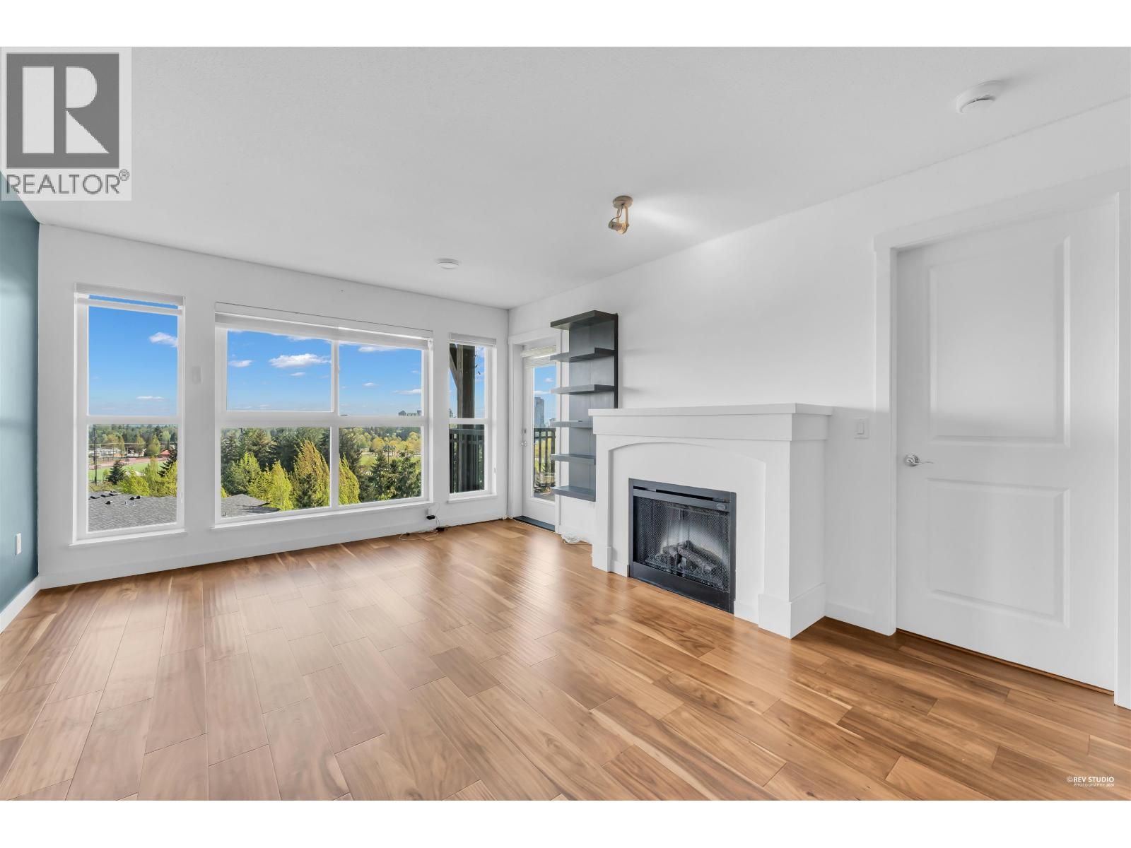 402 3082 Dayanee Springs Boulevard, Coquitlam, British Columbia  V3E 0A3 - Photo 2 - R3123666