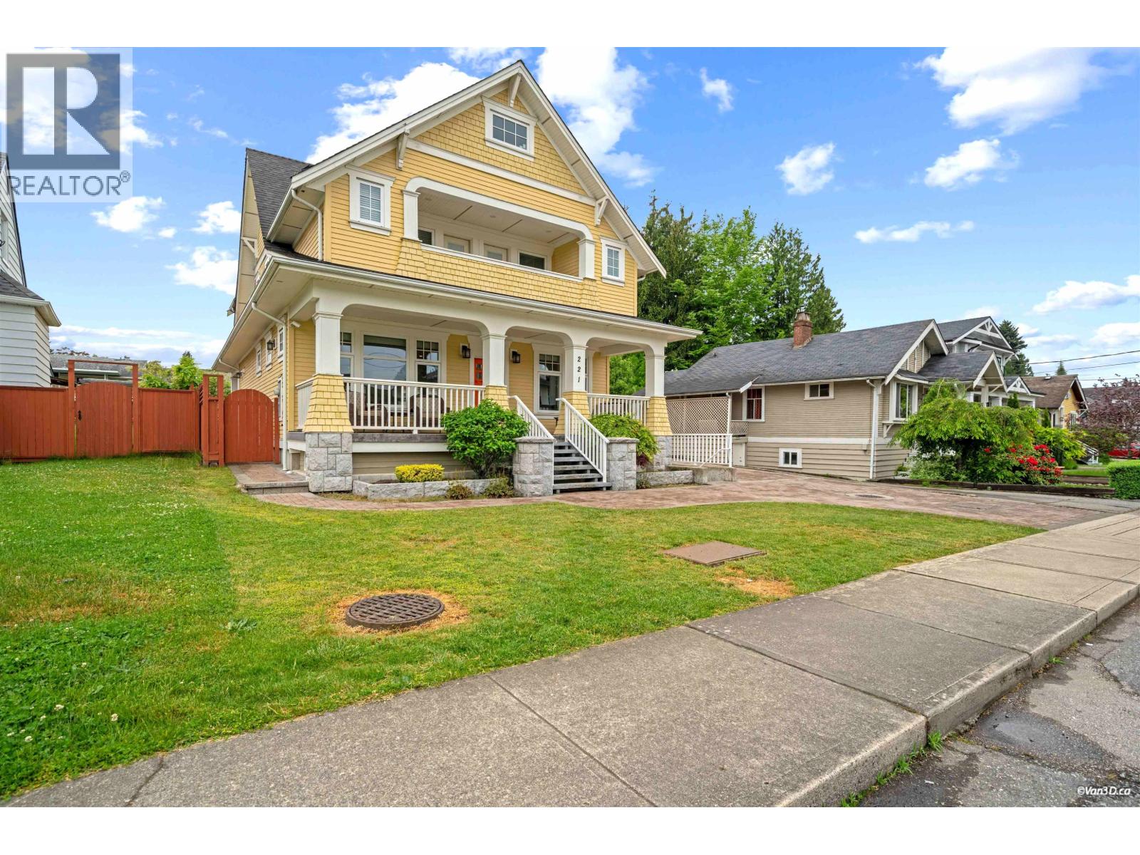 221 Ninth Avenue, New Westminster, British Columbia  V3L 2A2 - Photo 2 - R3122479