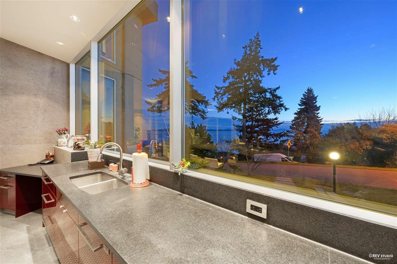 14523 Magdalen Avenue, White Rock, British Columbia  V4B 2X5 - Photo 11 - R3124036