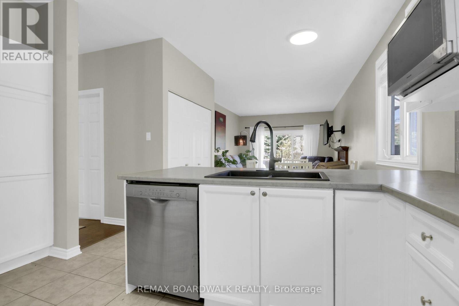 48 Maricona Way, Ottawa, Ontario  K2T 1H2 - Photo 16 - X13081178