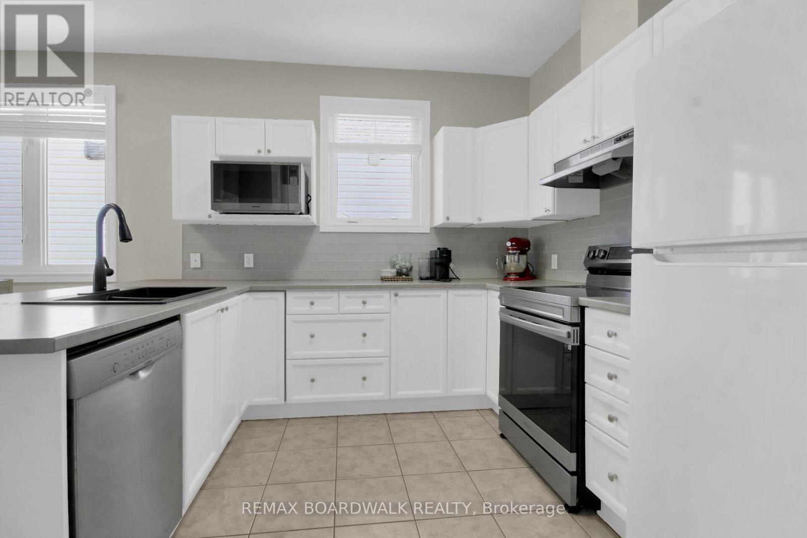 48 Maricona Way, Ottawa, Ontario  K2T 1H2 - Photo 12 - X13081178
