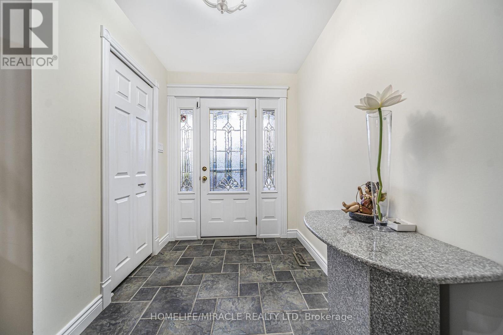38 River View Drive, Brampton, Ontario  L6W 2E5 - Photo 14 - W13131214
