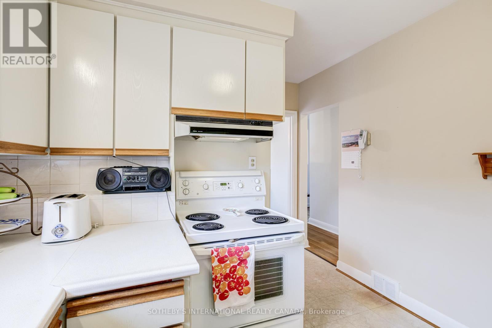 16 Paulart Drive, Toronto, Ontario  M9B 3V4 - Photo 17 - W13090680