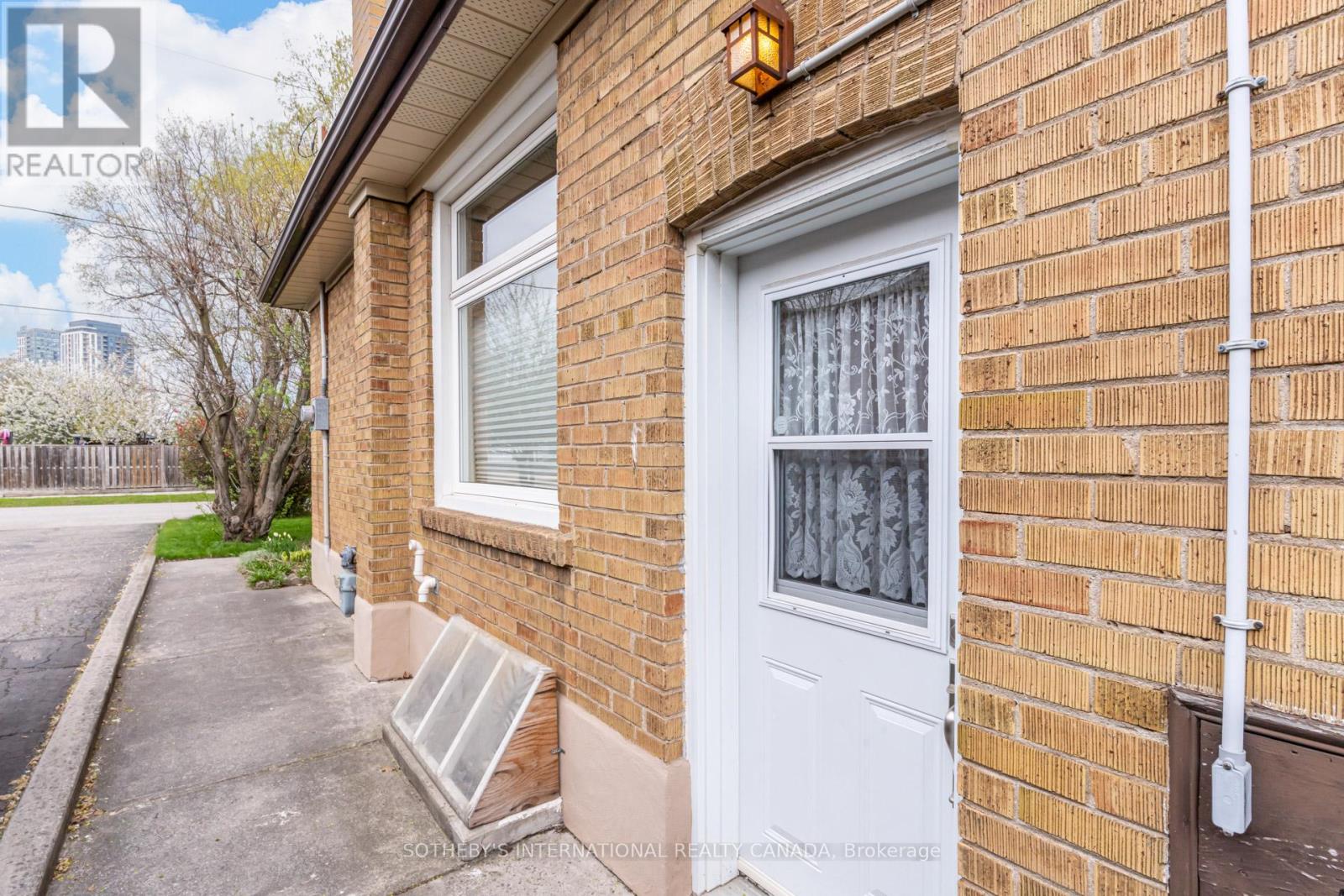 16 Paulart Drive, Toronto, Ontario  M9B 3V4 - Photo 29 - W13090680