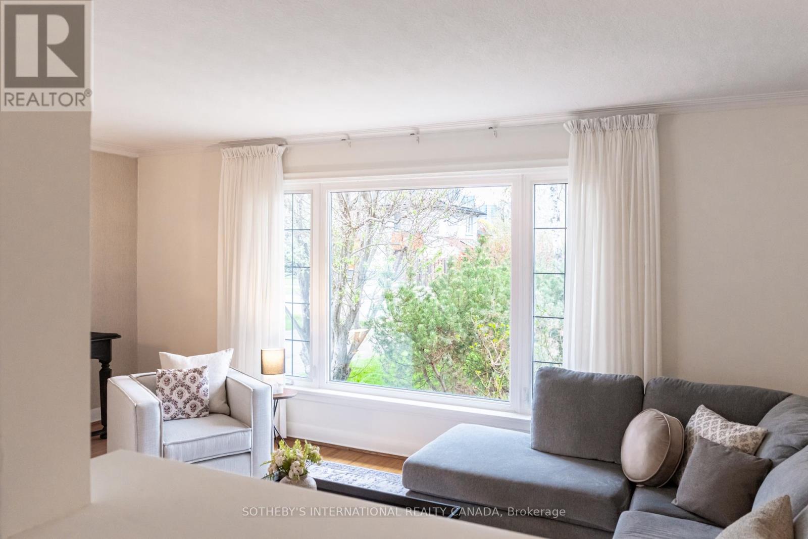 16 Paulart Drive, Toronto, Ontario  M9B 3V4 - Photo 7 - W13090680