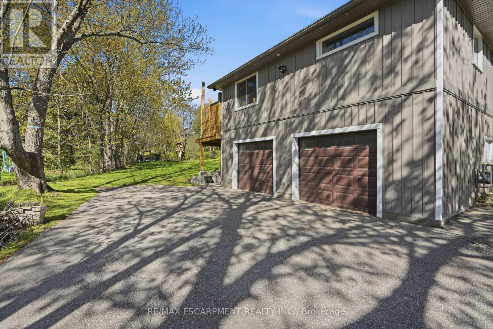 22 Rosebough Street, Hamilton, Ontario  L9H 5C5 - Photo 3 - X12824354