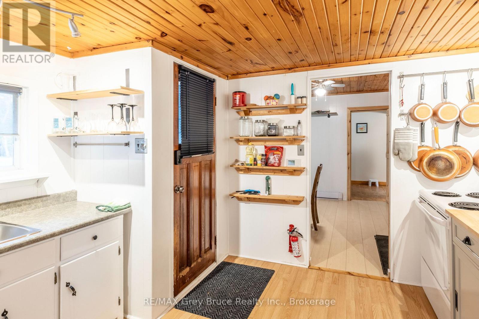 39 Cardinal Avenue, South Bruce Peninsula, Ontario  N0H 2T0 - Photo 5 - X13131278
