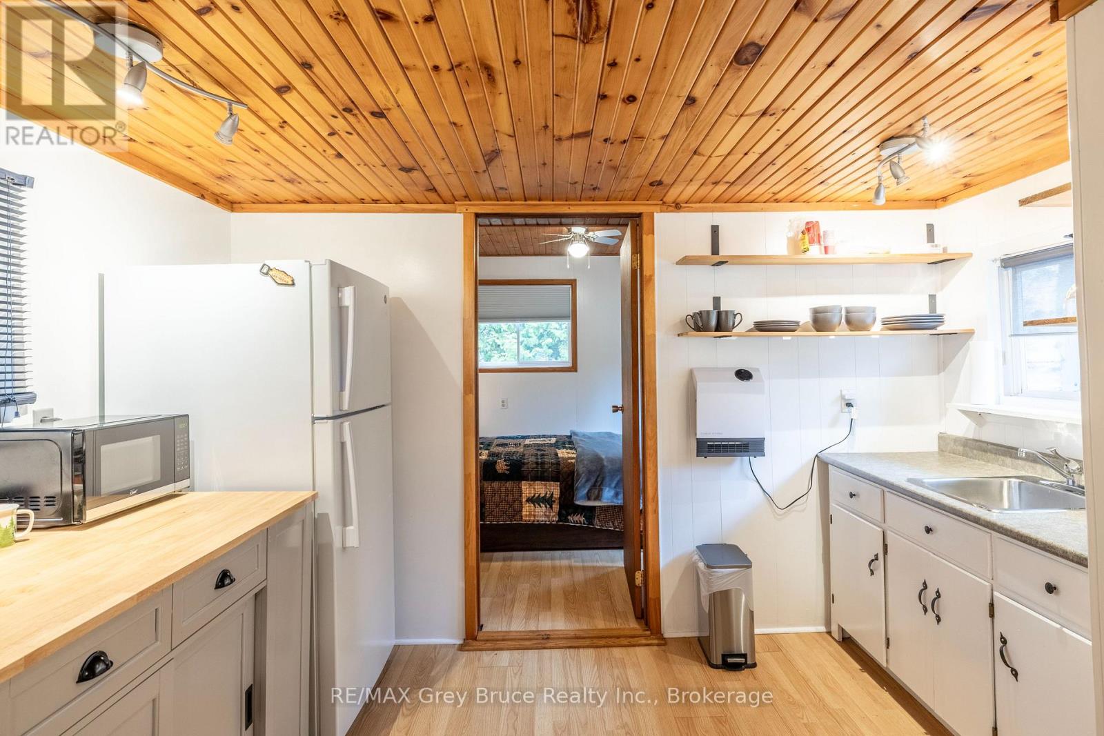 39 Cardinal Avenue, South Bruce Peninsula, Ontario  N0H 2T0 - Photo 9 - X13131278