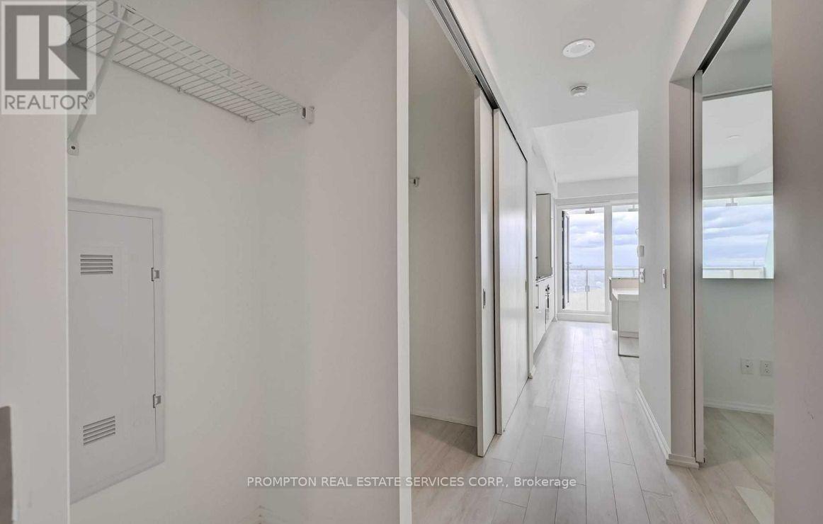 3511 - 197 Yonge Street, Toronto, Ontario  M5B 0C1 - Photo 2 - C13131320