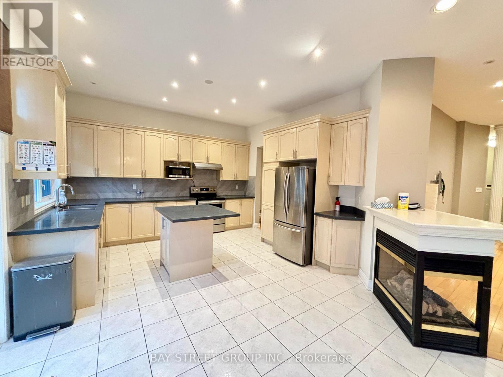 69 Princeton Avenue, Richmond Hill, Ontario  L4S 2E7 - Photo 7 - N13131304
