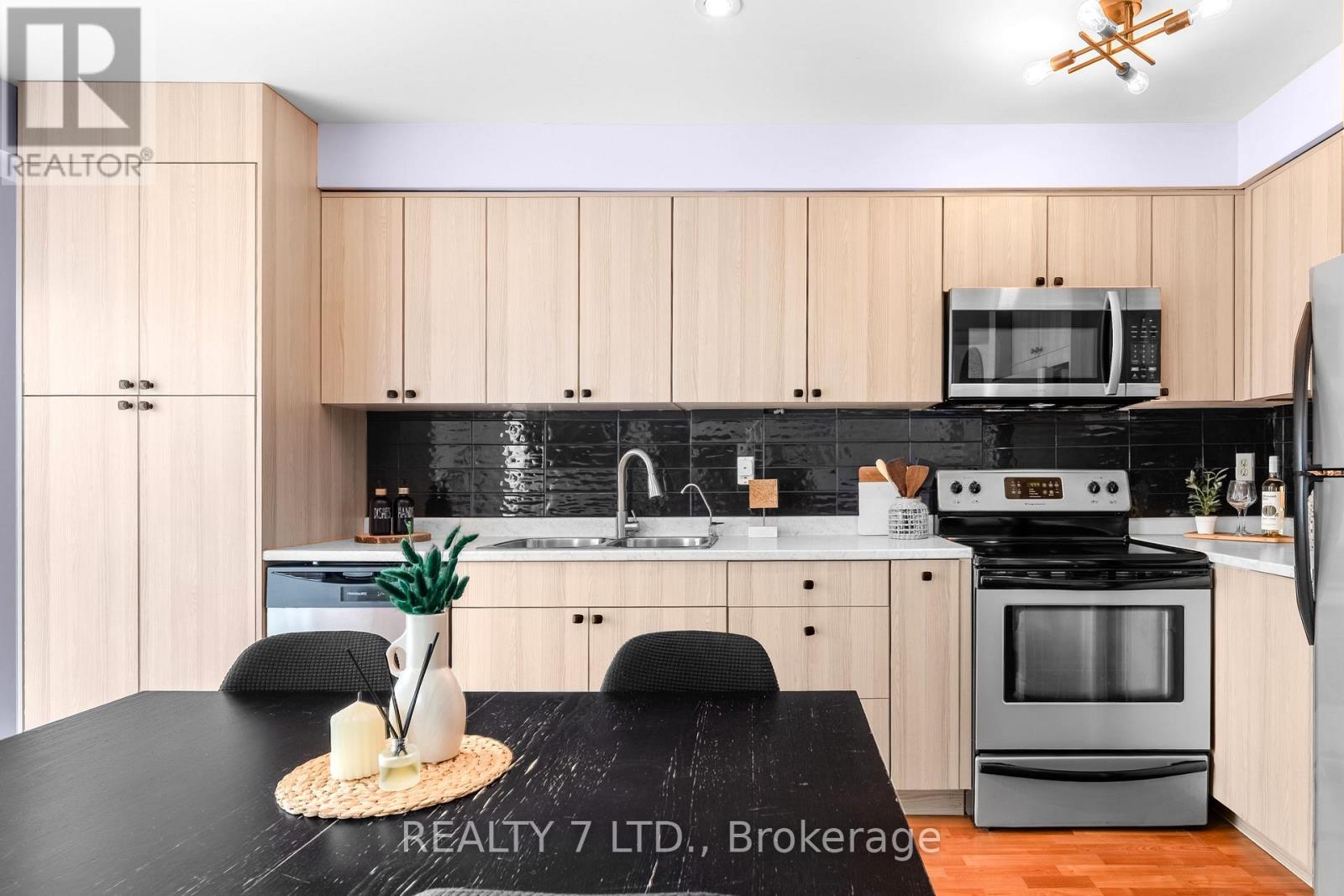73 Bird Street, Barrie (Edgehill Drive), Ontario  L4N 0X3 - Photo 8 - S13131222