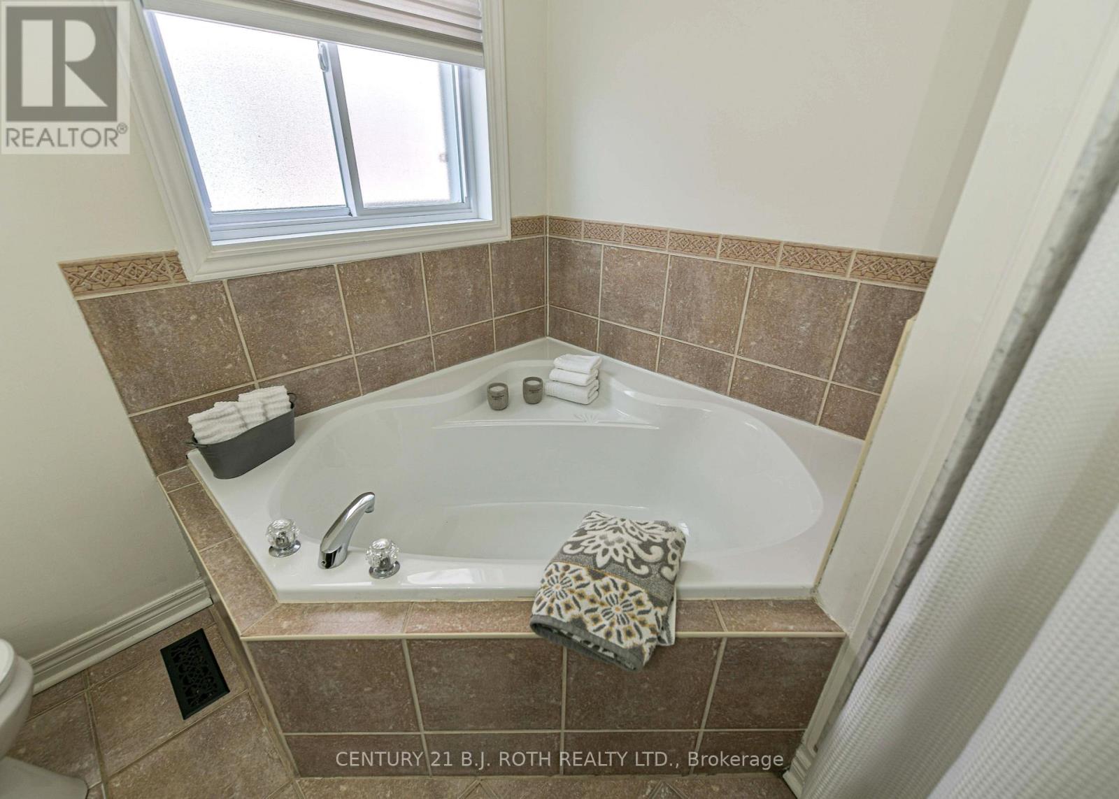 4 Lister Drive, Barrie (Holly), Ontario  L4N 0L5 - Photo 42 - S13131250