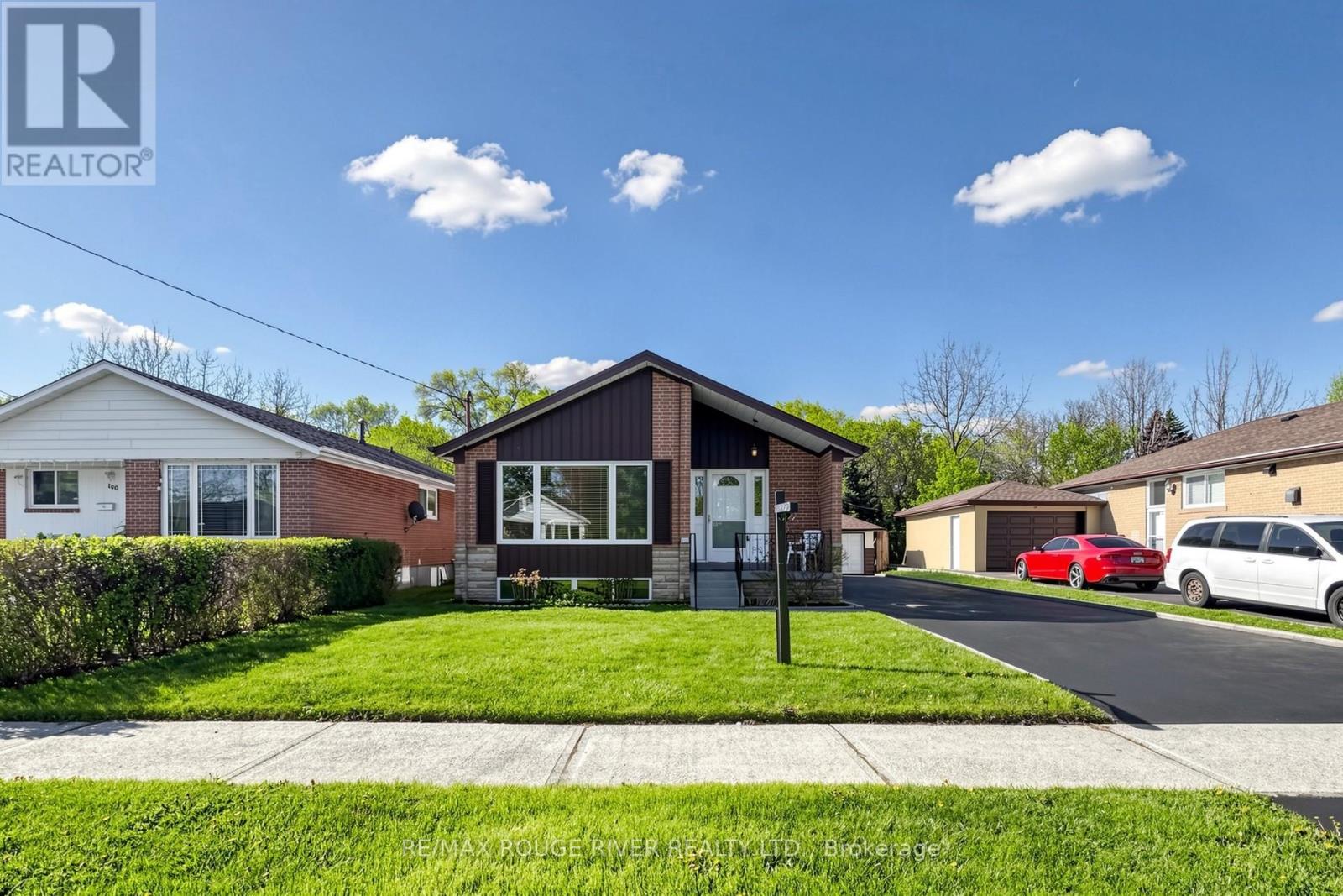 102 Taysham Crescent, Toronto, Ontario  M9V 1X3 - Photo 3 - W13121684