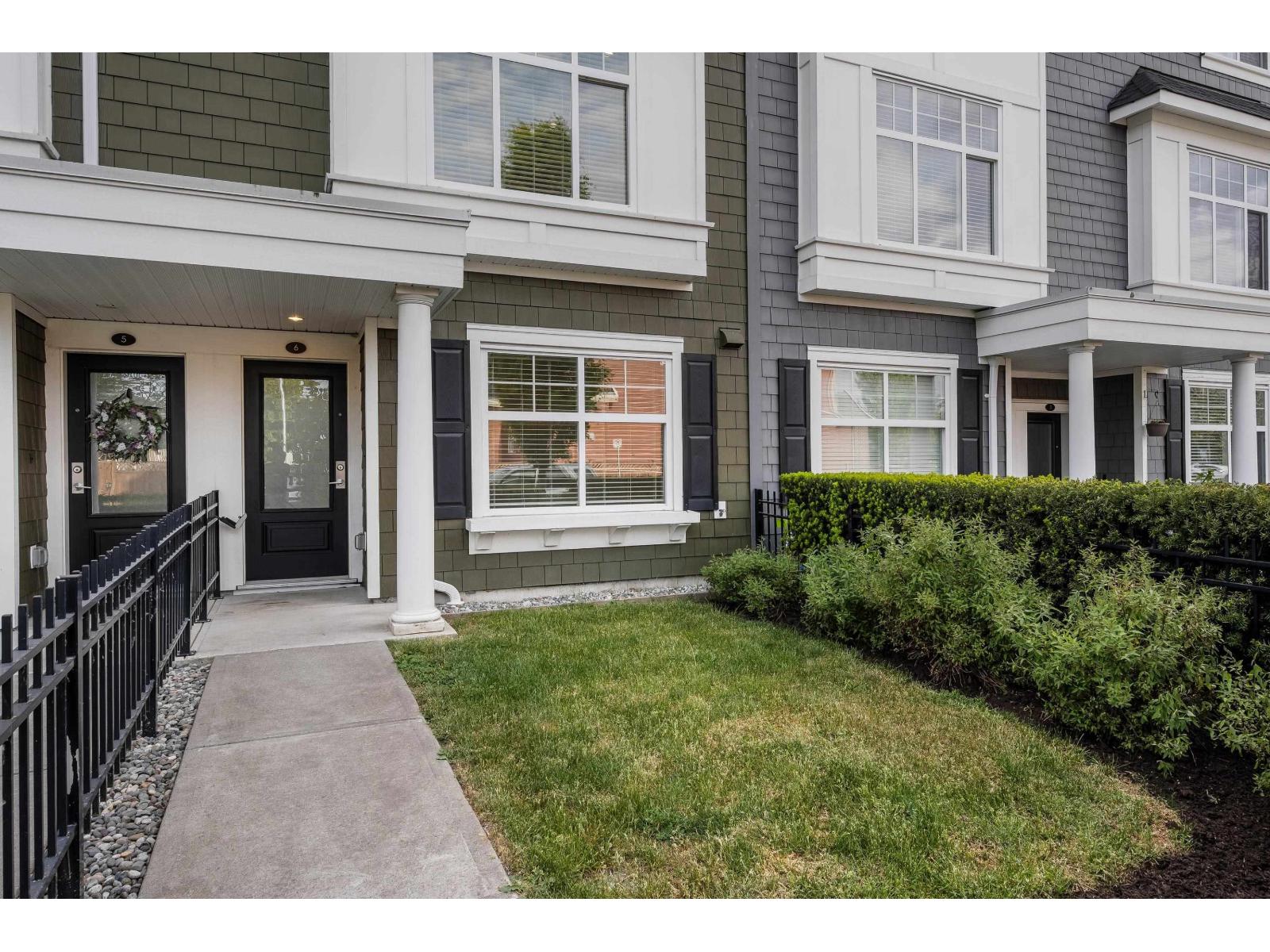 6 27735 Roundhouse Drive, Abbotsford, British Columbia  V4X 0B9 - Photo 2 - R3123915