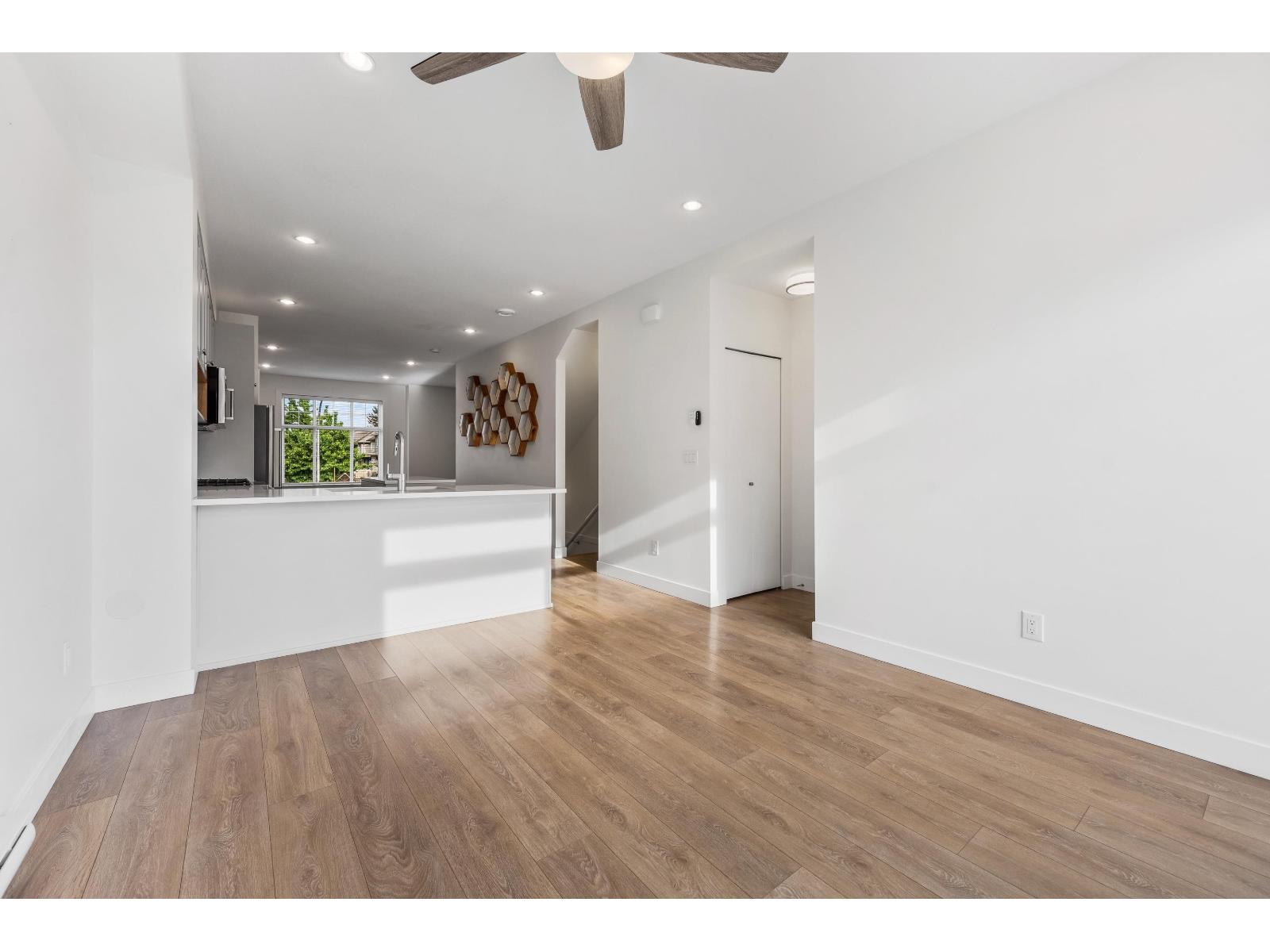 6 27735 Roundhouse Drive, Abbotsford, British Columbia  V4X 0B9 - Photo 10 - R3123915