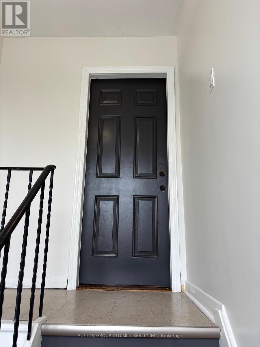 Upper - 85a Evans Avenue, Toronto, Ontario  M8Z 1H7 - Photo 4 - W13126180