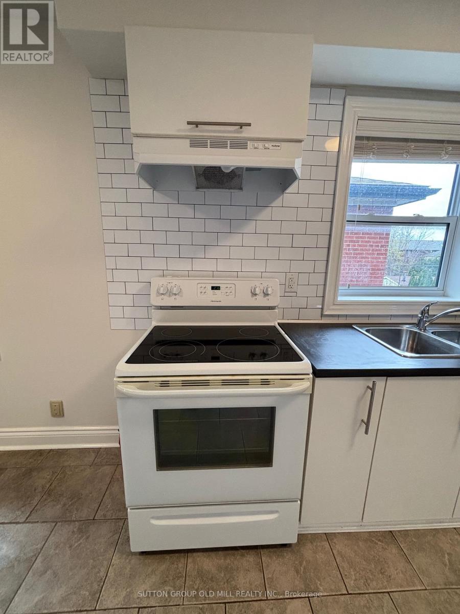 Upper - 85a Evans Avenue, Toronto, Ontario  M8Z 1H7 - Photo 17 - W13126180