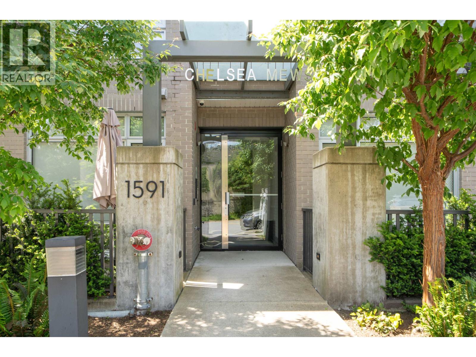 104 1591 Bowser Avenue, North Vancouver, British Columbia  V7P 2Y4 - Photo 3 - R3124054