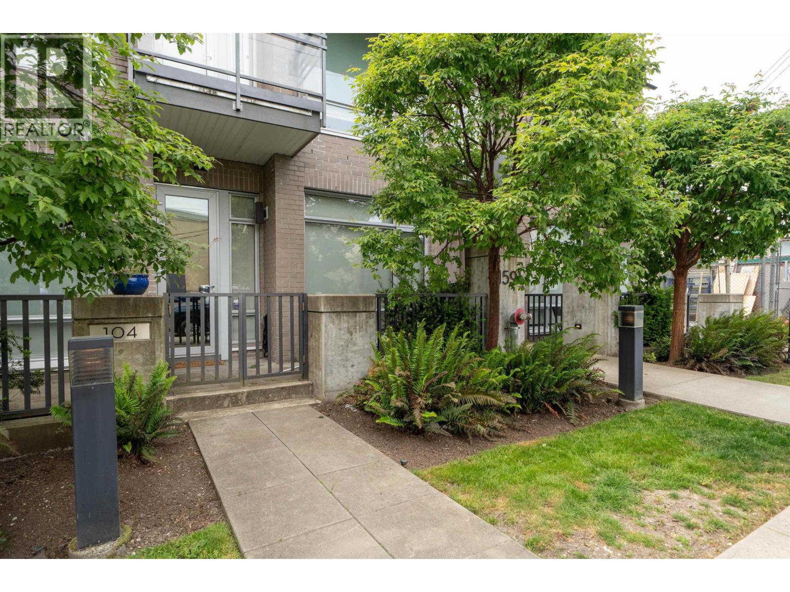 104 1591 Bowser Avenue, North Vancouver, British Columbia  V7P 2Y4 - Photo 4 - R3124054