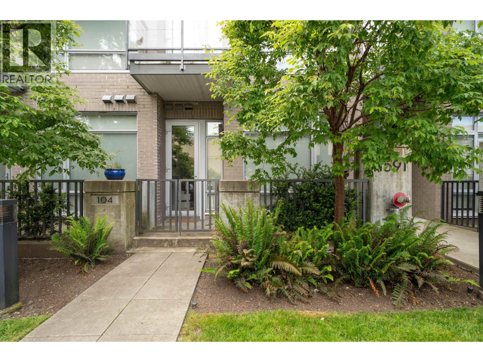 104 1591 Bowser Avenue, North Vancouver, British Columbia  V7P 2Y4 - Photo 5 - R3124054