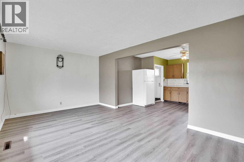 8316 43 Avenue NW, Calgary, Alberta  T3B 1X9 - Photo 4 - A2308433