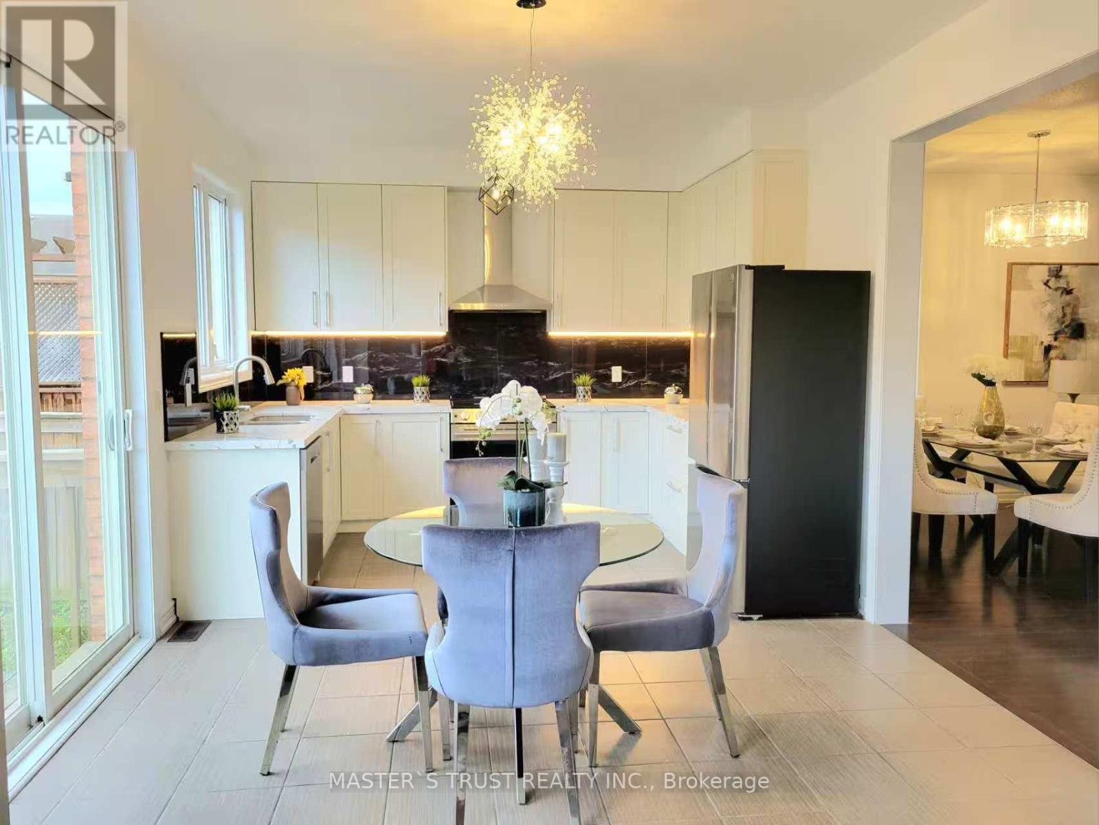 11 Beacon Point Street, Markham, Ontario  L6E 0P3 - Photo 11 - N13033326