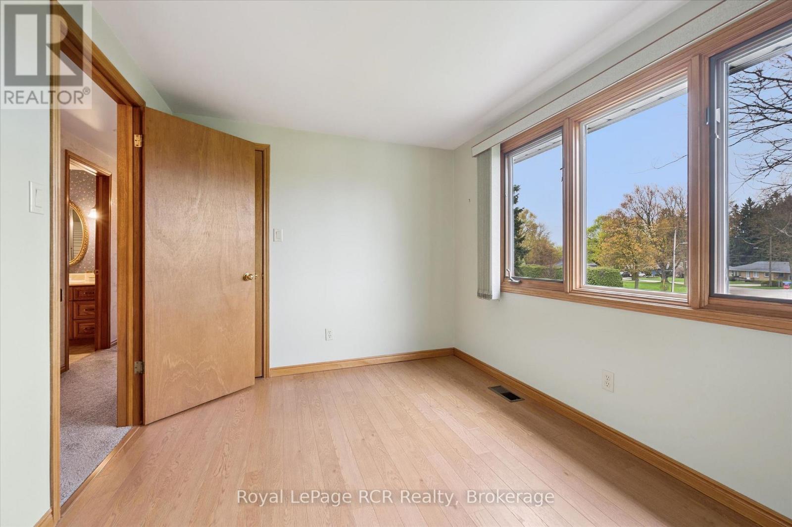 5 Jackson Crescent, North Perth, Ontario  N4W 1K2 - Photo 4 - X13131366