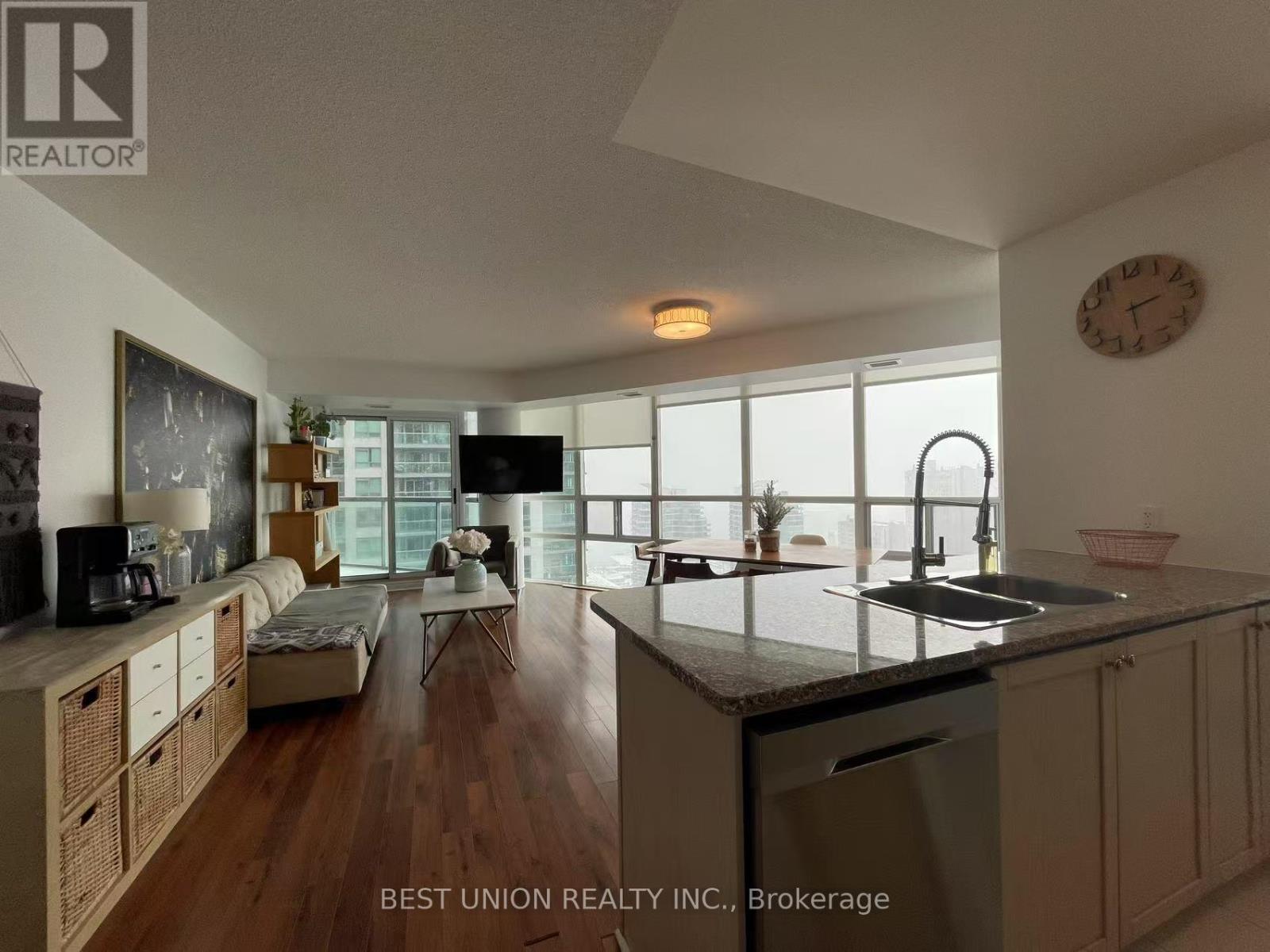3511 - 30 Grand Trunk Crescent, Toronto, Ontario  M5J 3A4 - Photo 2 - C13131414