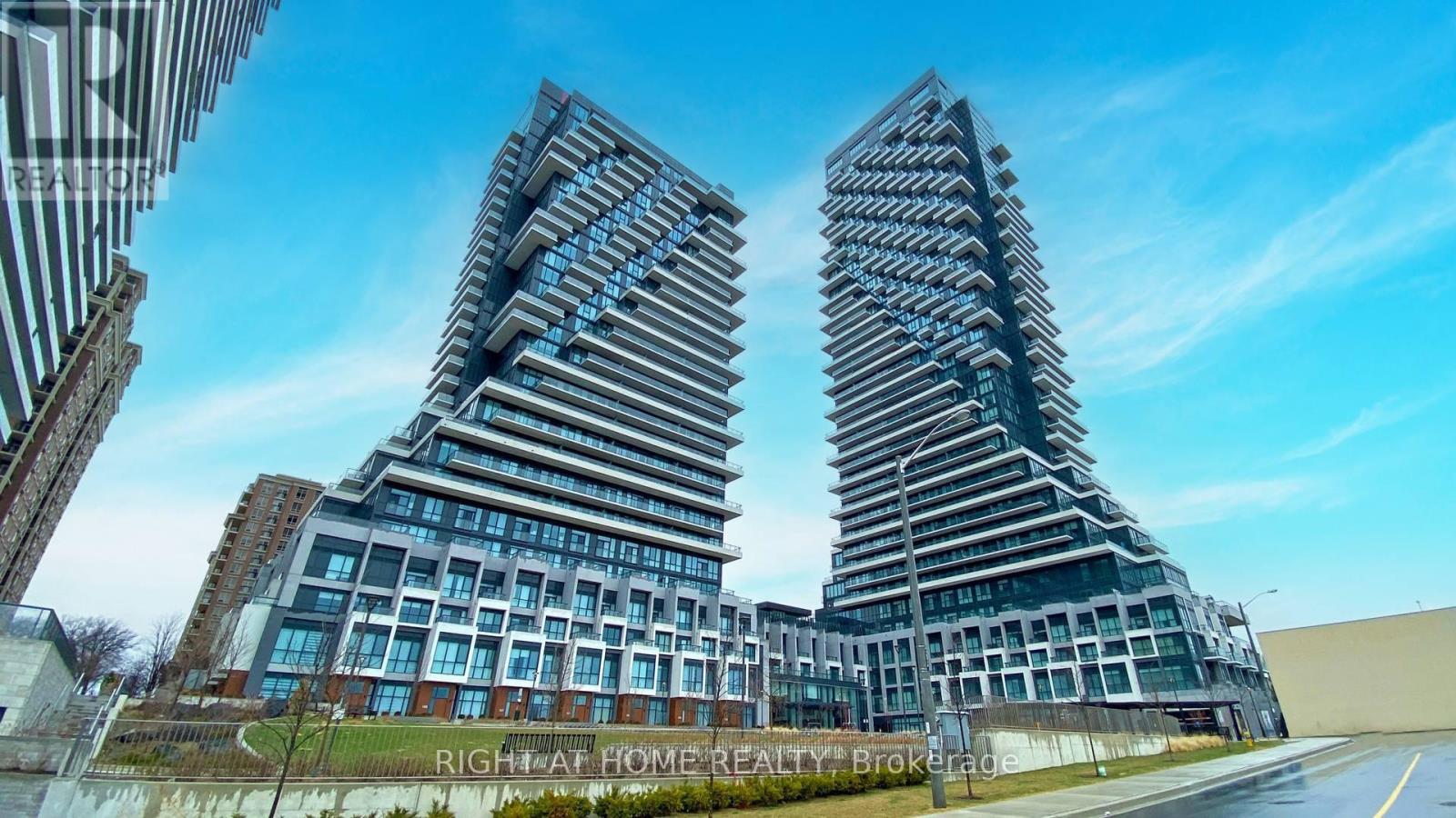 544 - 20 INN ON THE PARK DRIVE