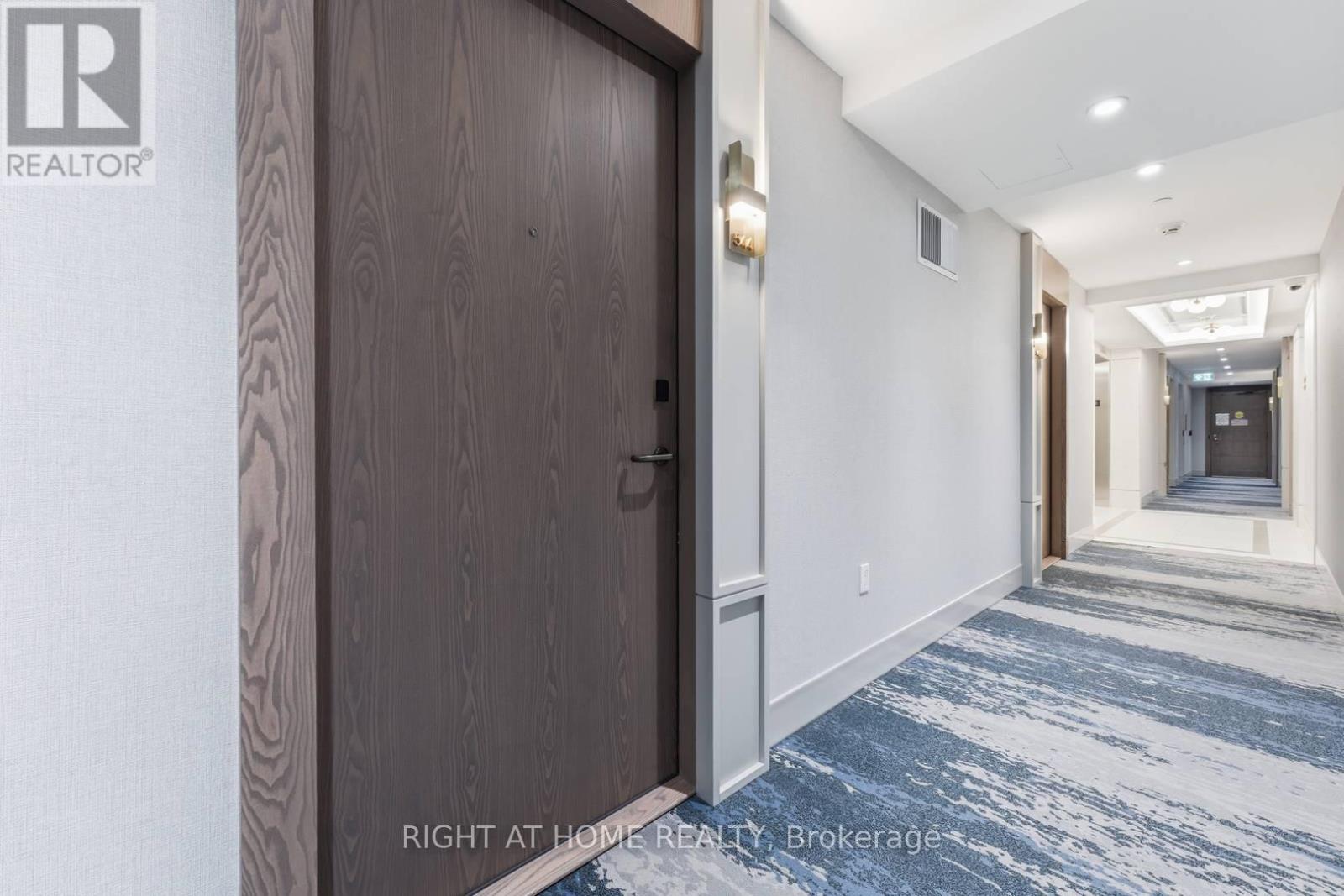 544 - 20 Inn On The Park Drive, Toronto, Ontario  M3C 0P8 - Photo 3 - C13131436