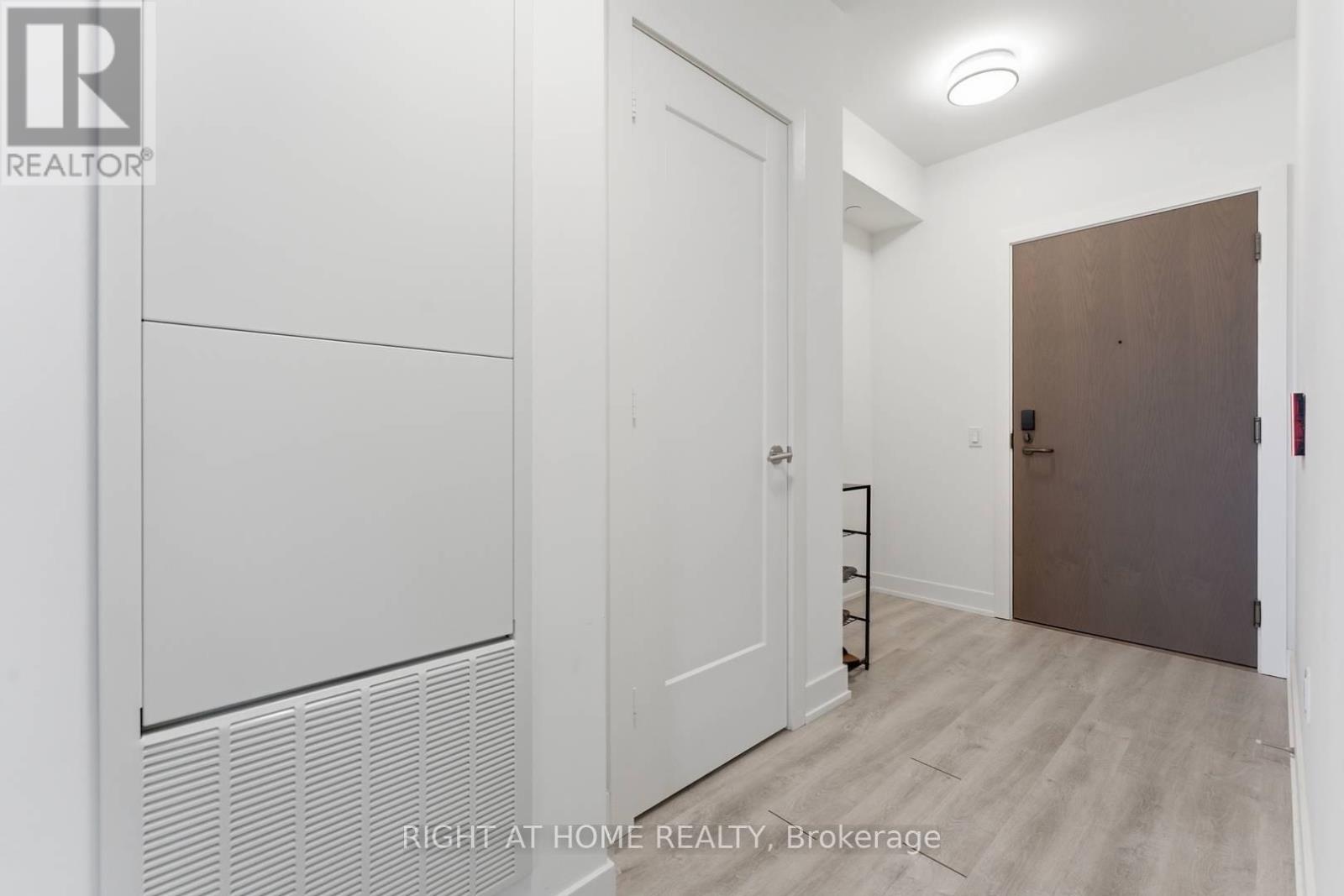 544 - 20 Inn On The Park Drive, Toronto, Ontario  M3C 0P8 - Photo 4 - C13131436