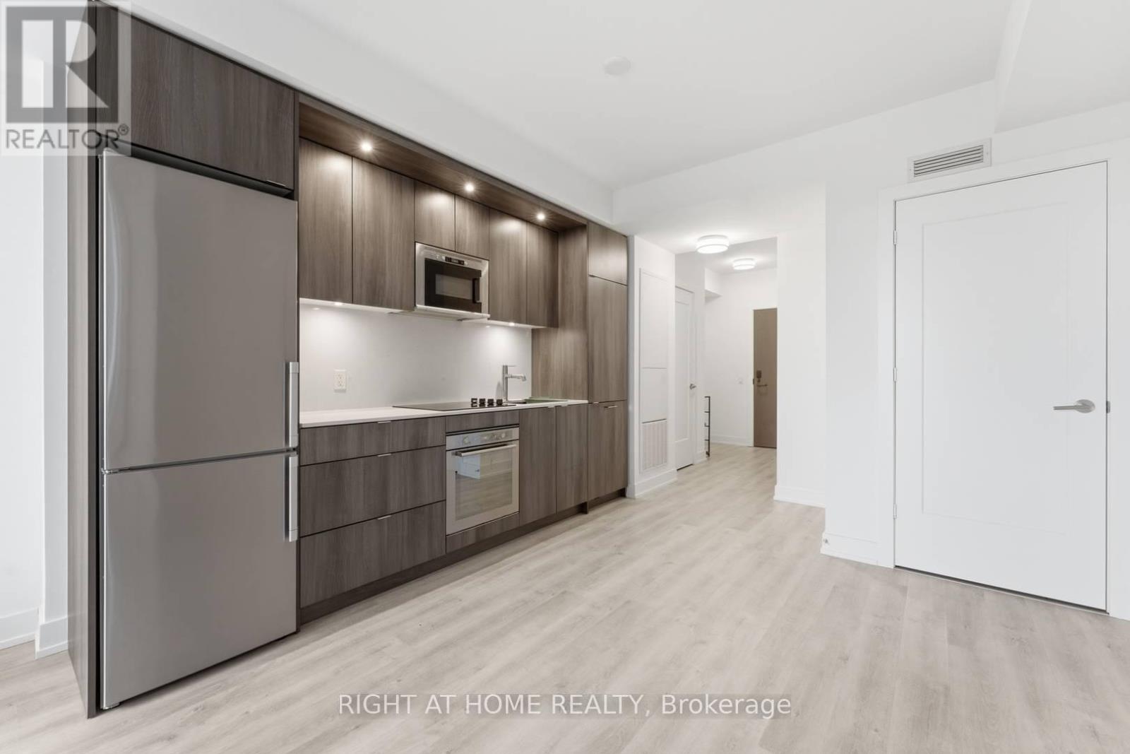 544 - 20 Inn On The Park Drive, Toronto, Ontario  M3C 0P8 - Photo 8 - C13131436